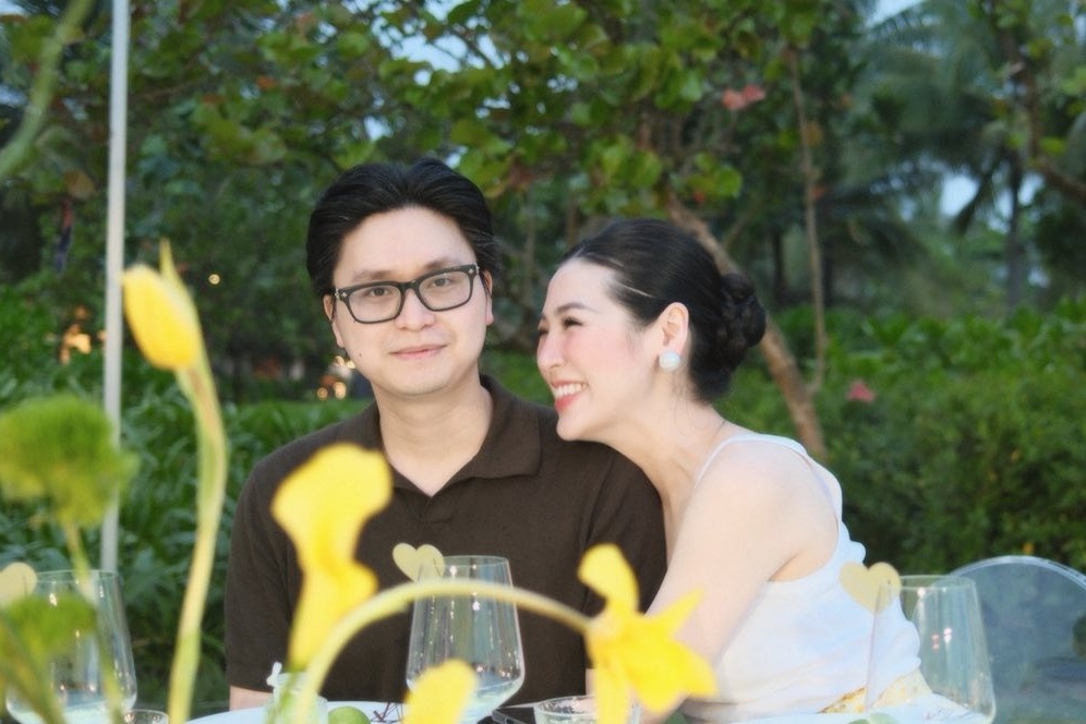 Á hậu Tú Anh kỷ niệm 7 năm ngày cưới, ông xã bất ngờ đòi trả hàng 