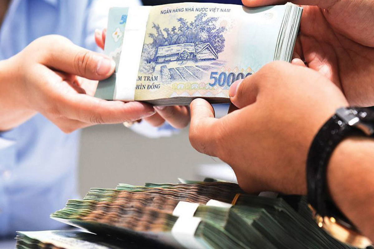 Tiền nhàn rỗi tiếp tục chảy vào ngân hàng