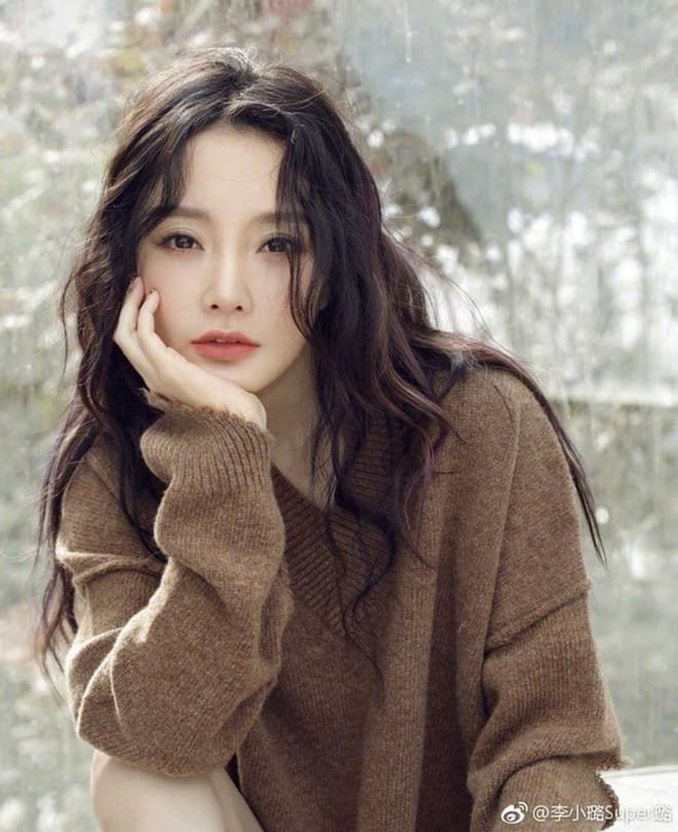 Mỹ nhân Hoa ngữ sau ly hôn Ảnh hậu trẻ nhất Kim Mã muối mặt vì ngoại tình, bít cửa quay lại showbiz