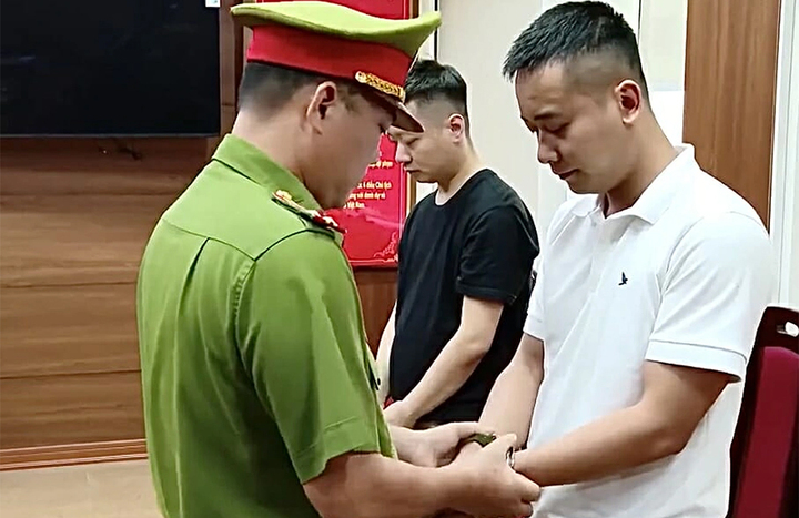 Facebook 2,2 triệu follow của Quang Linh Vlogs bất ngờ hoạt động trở lại kèm chia sẻ gây xôn xao