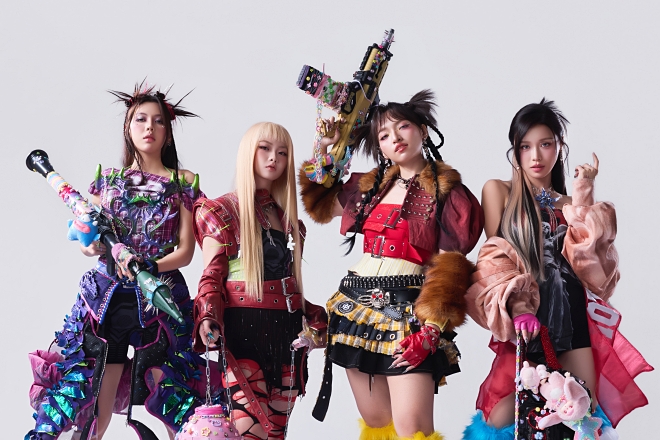 Chưa kịp buồn vì bị loại, 4 Em Xinh đánh úp bài mới không thua kém nhóm nhạc quốc tế 