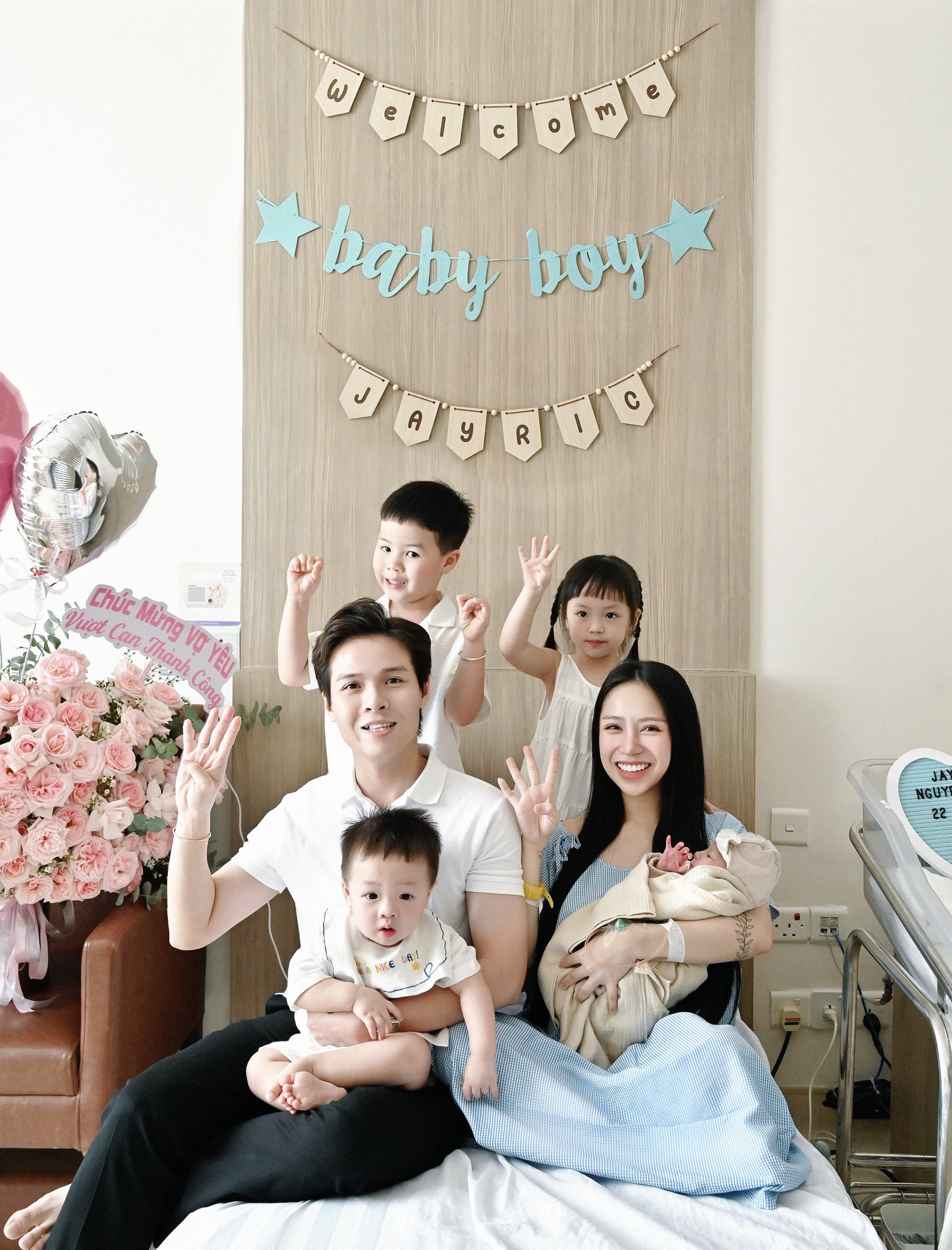 Con gái Minh Nhựa khoe ảnh lâm bồn, dân mạng chỉ soi nhan sắc mẹ bỉm sau thẩm mỹ