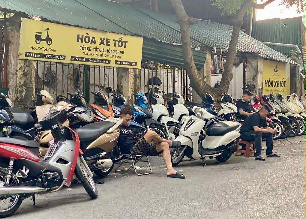 Thủ phủ xe xăng khựng lại giữa cơn lốc chuyển đổi xanh