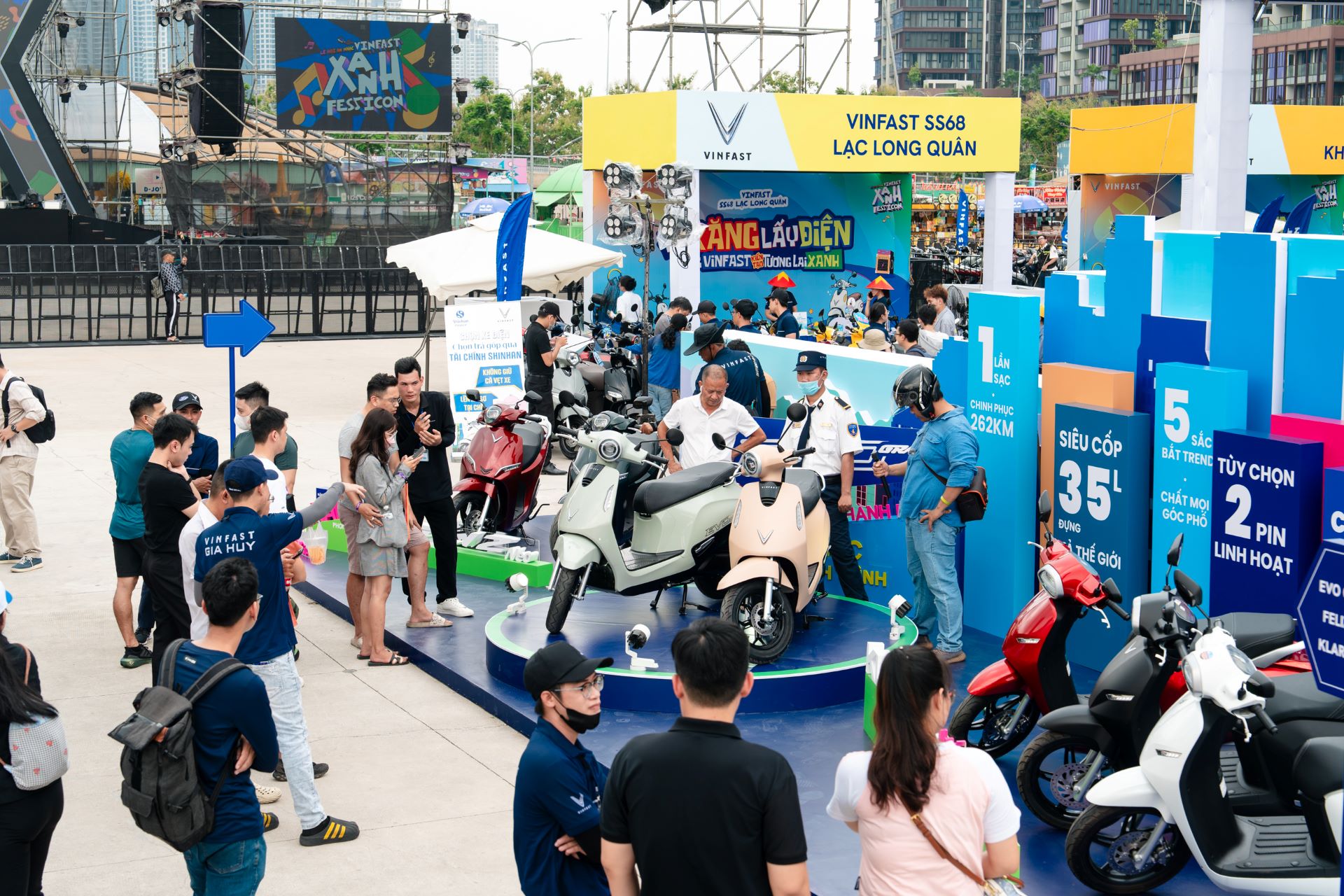 Nhiều bạn trẻ TPHCM chốt đổi xe xăng sang xe máy điện VinFast vì thiết kế đẹp cảm giác lái tốt