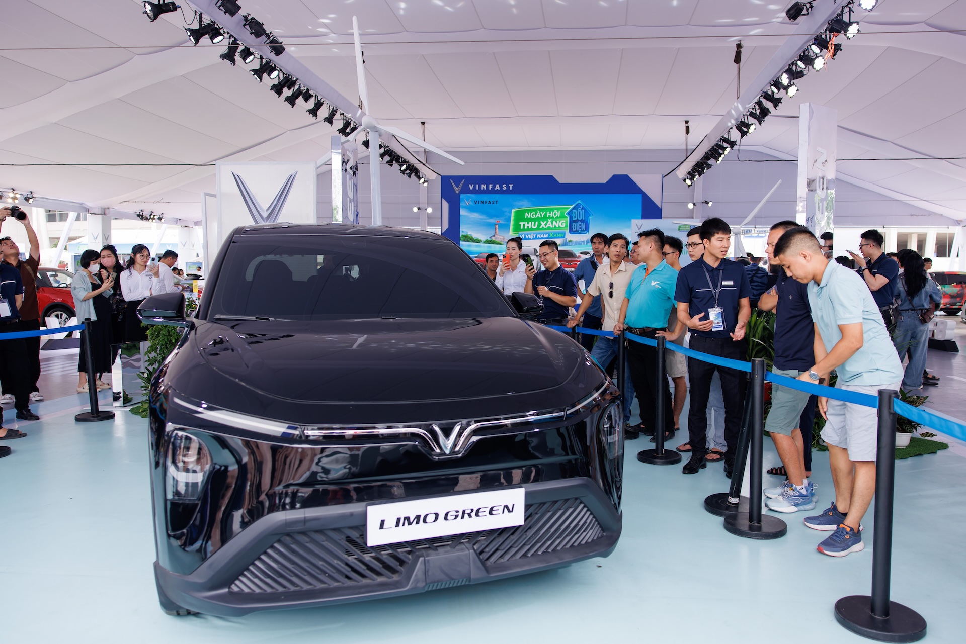 Cơ hội đổi từ xăng sang điện cho tài xế dịch vụ tại “Ngày hội xanh - Thu xe xăng, Lên đời xe xanh”