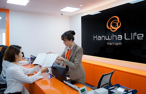 Khách hàng của bảo hiểm Hanwha Life Việt Nam đã nhận được quyền lợi sau phản ánh của Thương Trường