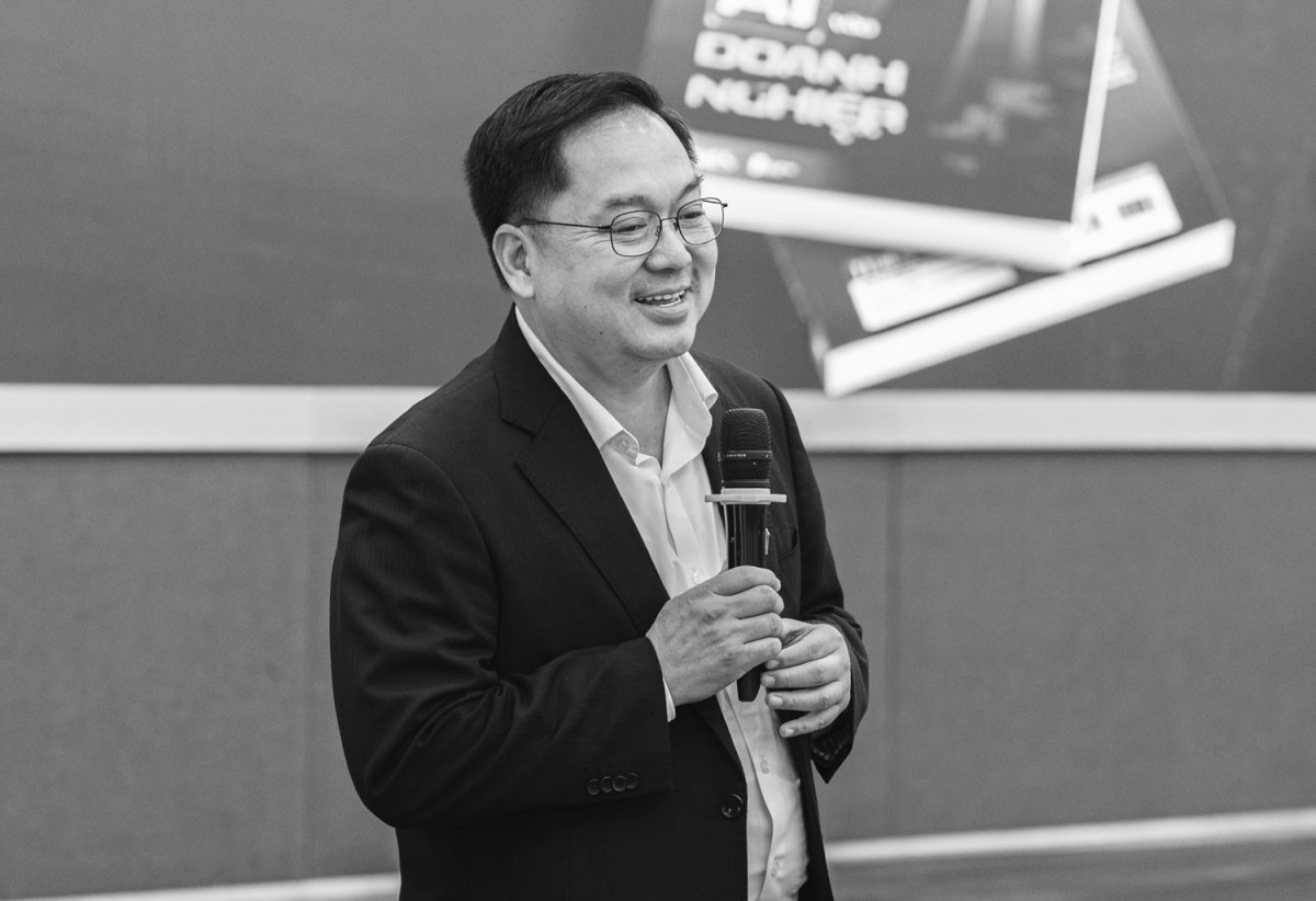 Một người bạn chia sẻ dòng tin nhắn cuối đời, tiết lộ tình trạng sức khỏe ông Hoàng Nam Tiến