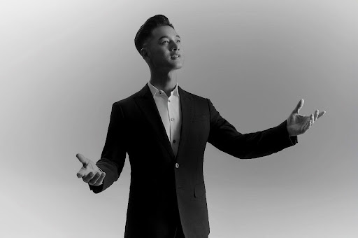 Ca sĩ Đức Tuấn là mới nhiêu phẩm nhạc việc trong đại nhạc hội tại TT City Millennia