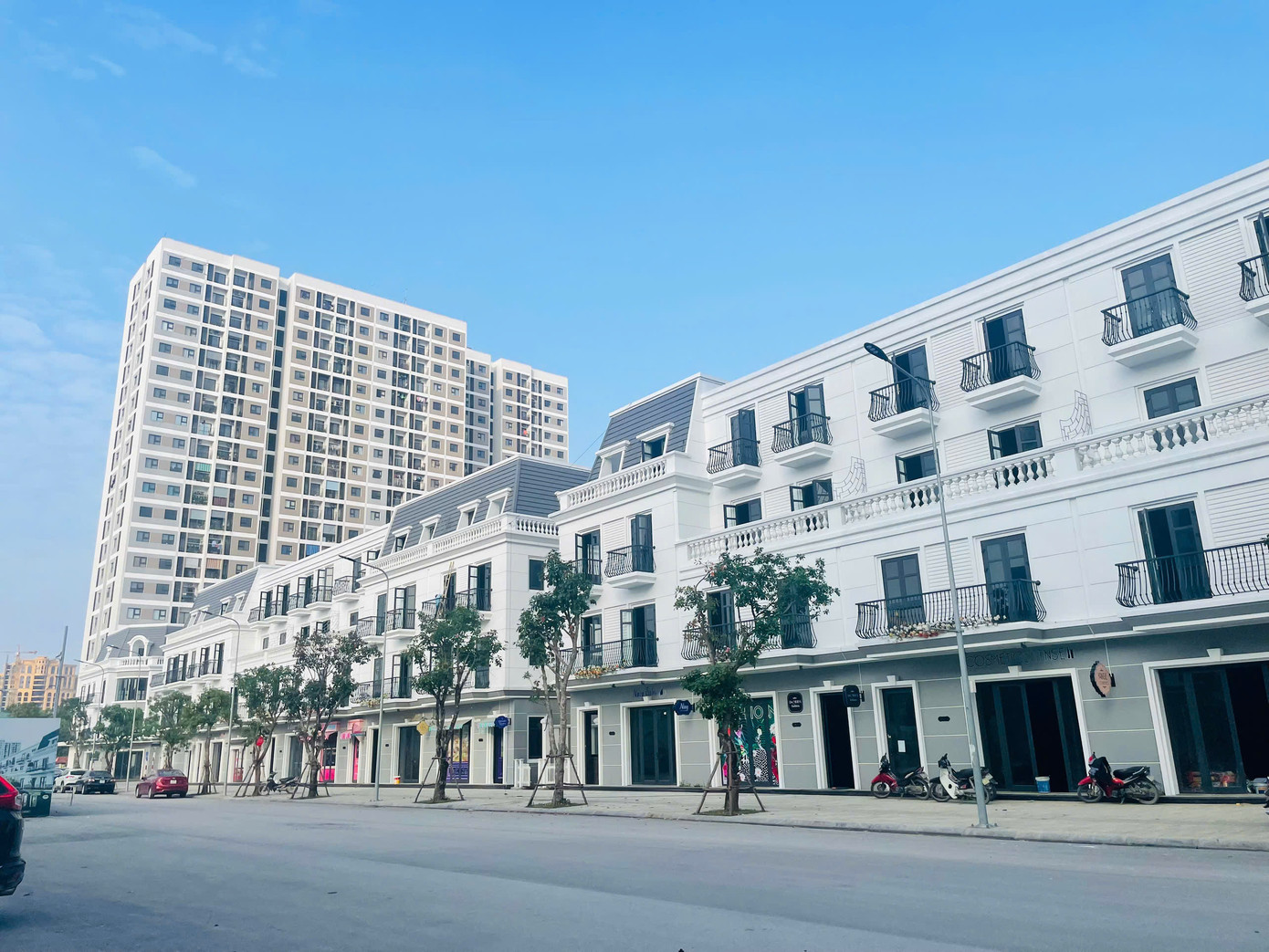 Giá nhà tăng vọt, shophouse chân đế vẫn đìu hiu