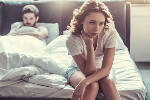 Sợ phải chia tài sản cho vợ, chồng có con riêng với bồ nhí nhưng không muốn ly hôn