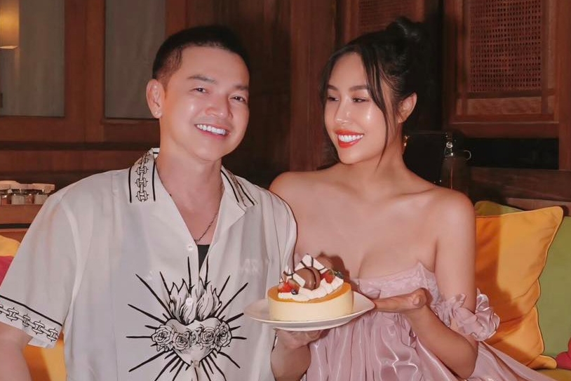 Bạn gái kém 37 tuổi của Quang Minh diện váy trễ nải, khoe sắc vóc gợi cảm