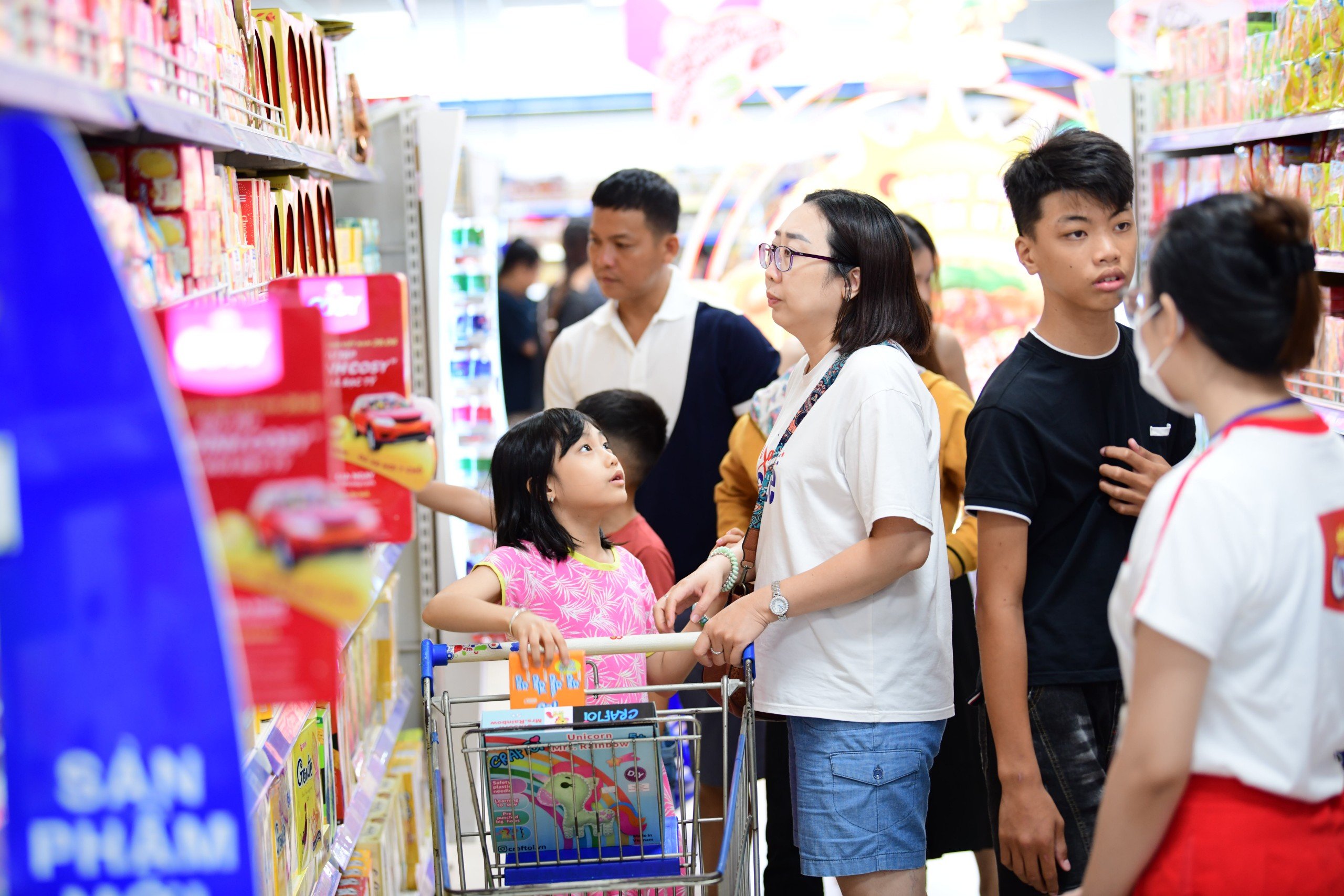 Co.opmart, Co.opxtra vừa bình ổn vừa khuyến mãi đậm các sản phẩm học đường