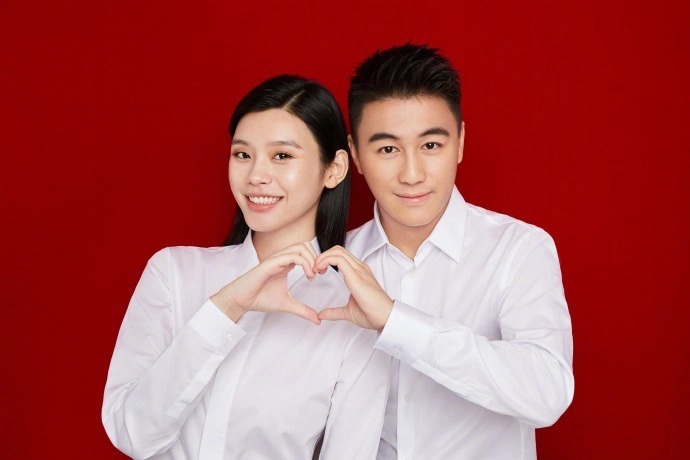 Chồng đại gia sắp phá sản trắng tay, siêu mẫu đình đám phản ứng sốc