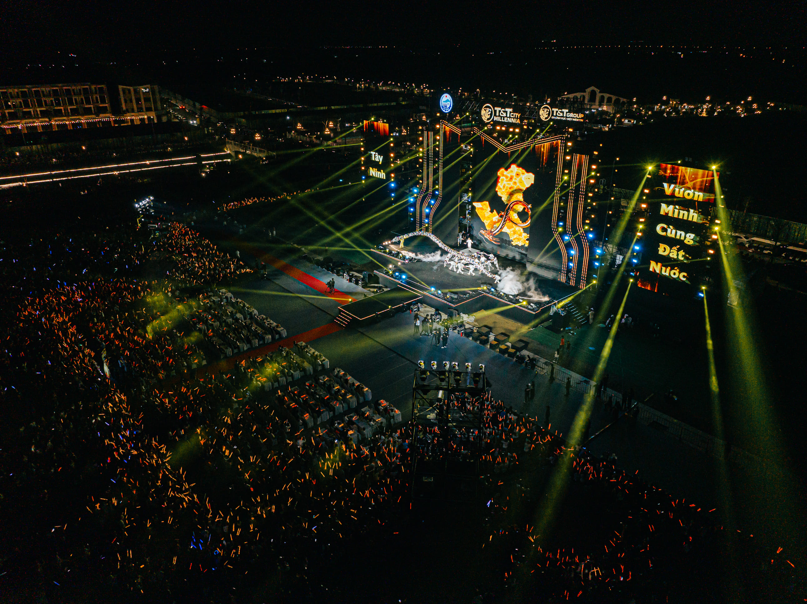 Mãn nhãn với “siêu sân khấu” tại Đại nhạc hội TT City Millennia
