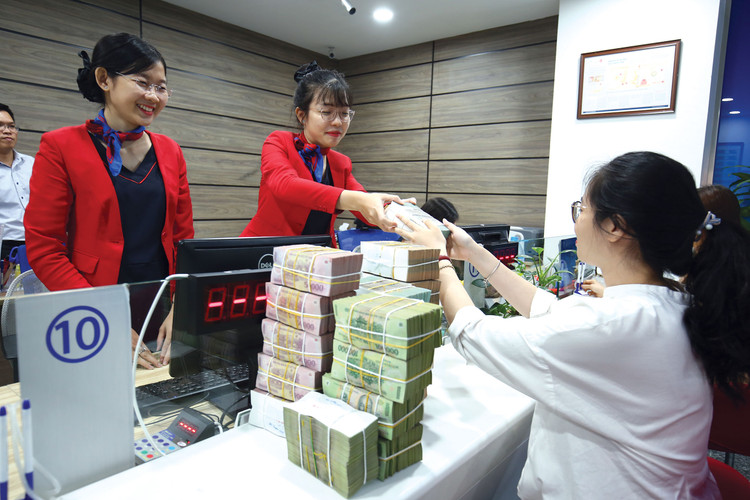 Chính sách tiền tệ trước áp lực kép