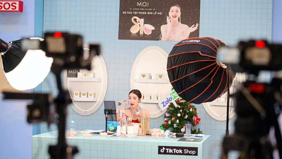 Mua hàng theo thần tượng Trào lưu hay “bẫy” tiêu dùng