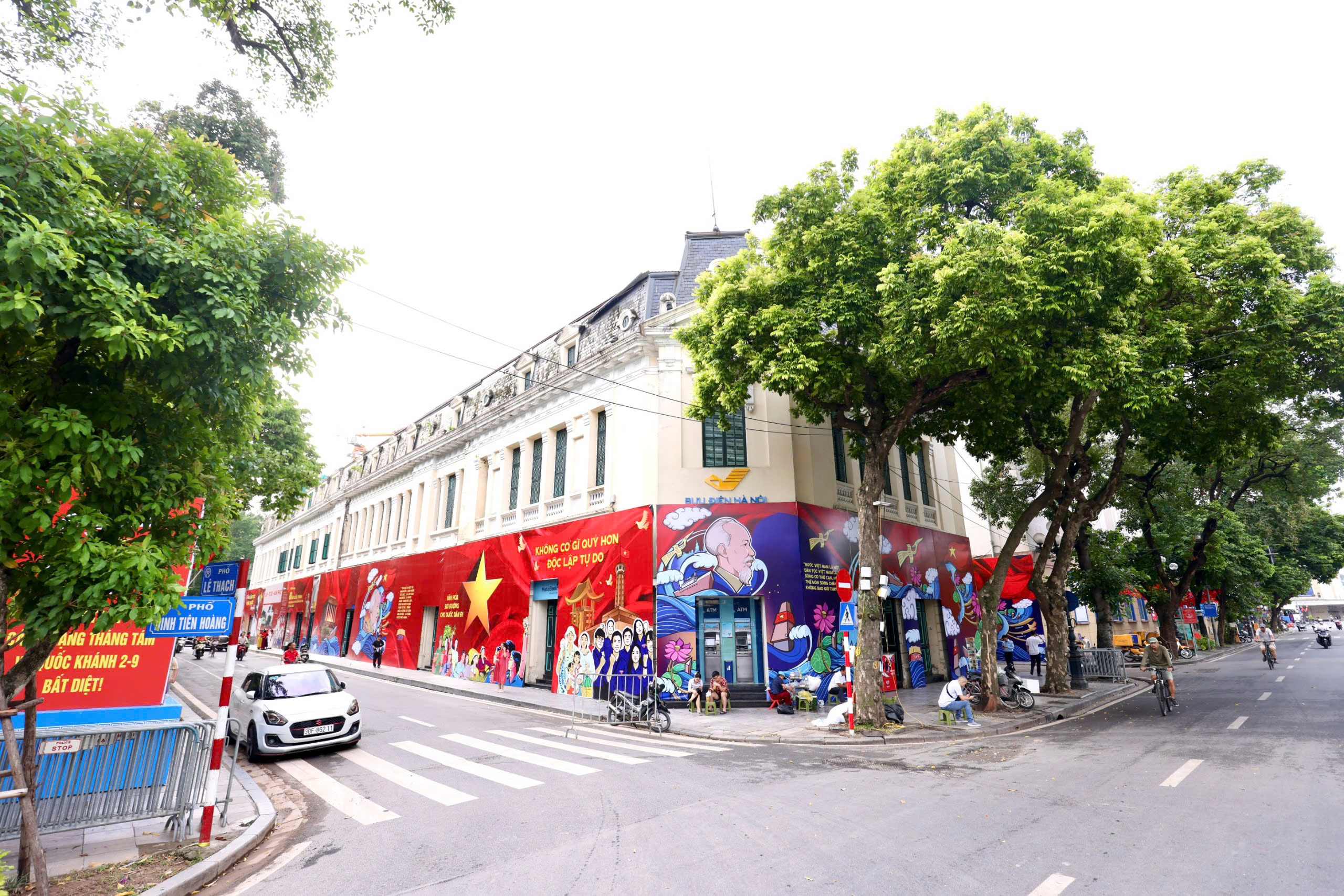 Ra mắt bộ ấn phẩm và infographic Hải trình rực rỡ, từ dấu mốc lịch sử đến niềm tự hào 29 