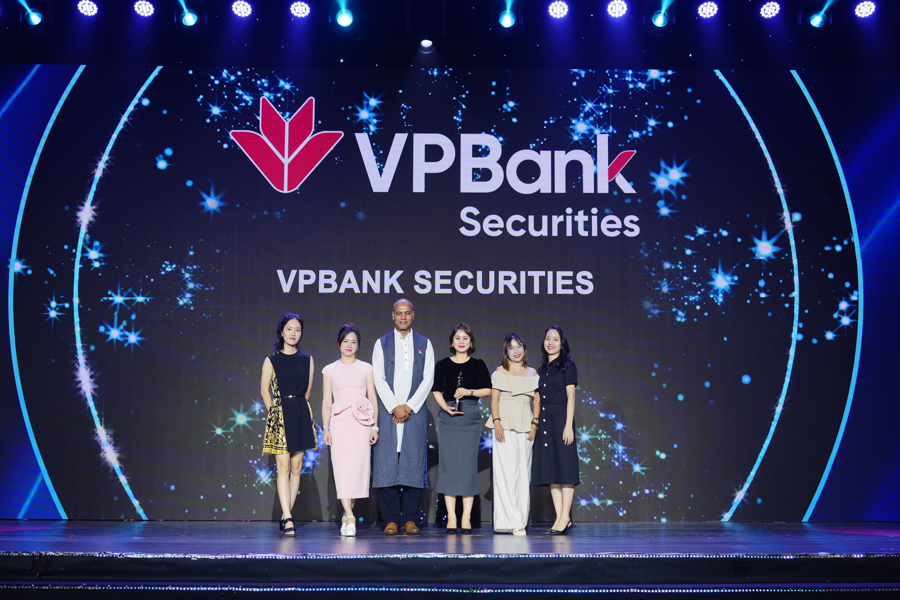 VPBankS được vinh danh là doanh nghiệp có môi trường làm việc tốt nhất châu Á 2025