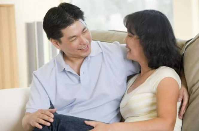 Một phụ nữ 60 tuổi tái hôn với người chồng 40 tuổi, cảm giác thế nào Người phụ nữ này nói sự thật