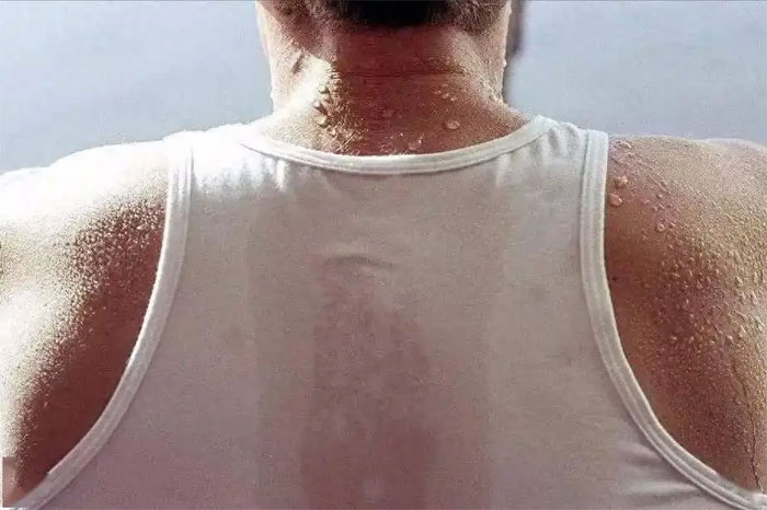 Mồ hôi là tín hiệu phản ánh đường huyết rõ nhất! Bác sĩ Xuất hiện 4 dấu hiệu này, có thể là triệu chứng tiểu đường