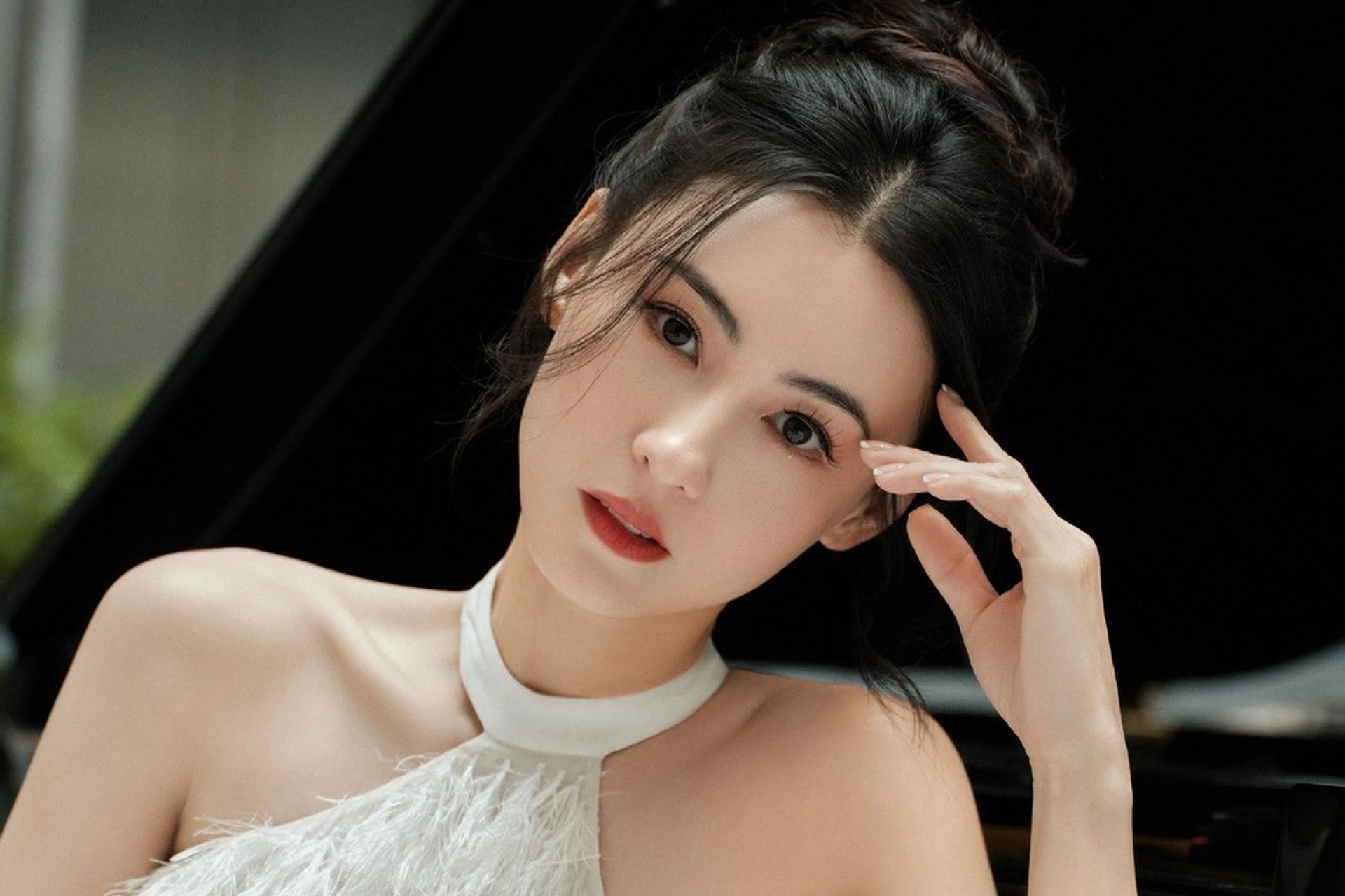 Mỹ nhân Hoa ngữ sau ly hôn Trương Bá Chi bí mật sinh con, ồn ào hẹn hò xã hội đen, kế thừa 3000 tỷ từ cha Tạ Đình Phong