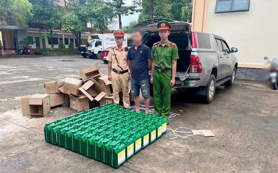 Đồng Nai Bắt giữ xe tải chở thuốc diệt cỏ không rõ nguồn gốc