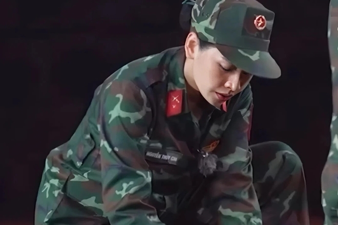 Chi Pu bung sức mạnh phá vỡ gạch khiến Độ Mixi cũng không tin vào mắt mình