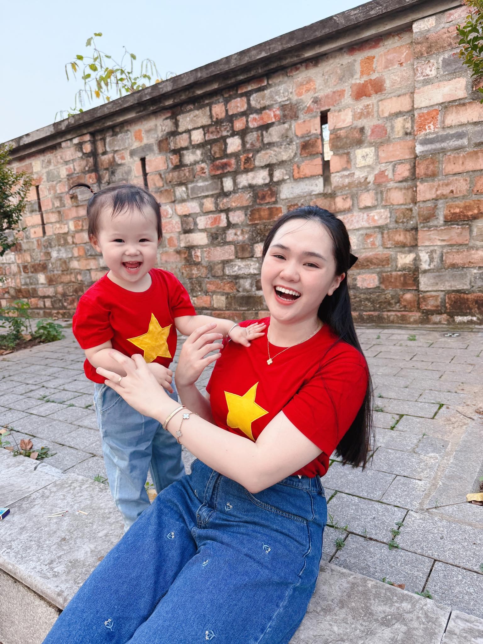 Nhan sắc vợ cầu thủ Đỗ Duy Mạnh bất ngờ trở thành chủ đề bàn tán