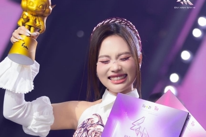 Celeb of the Week Phương Mỹ Chi – Quán quân Em Xinh Say Hi và cuộc tranh luận chưa dừng lại