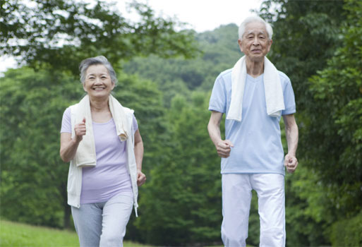 Đi bộ có thể ảnh hưởng đến tuổi thọ! Bác sĩ nhắc nhở Sau 55 tuổi, cần ghi nhớ 4 không khi đi bộ