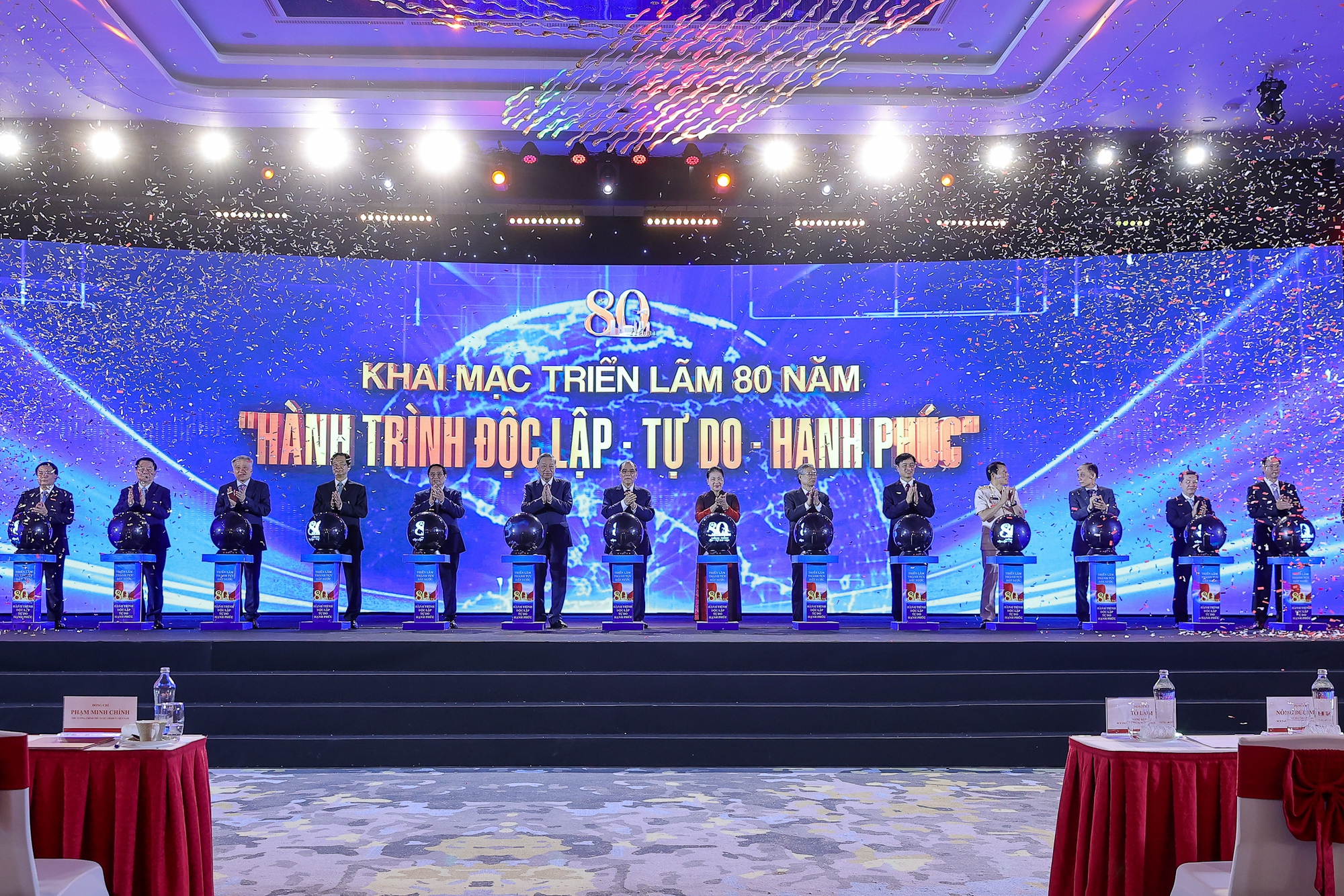 Thủ tướng Triển lãm 80 năm tôn vinh lịch sử vẻ vang, lan tỏa lòng yêu nước, niềm tự hào, khát vọng vươn mình của dân tộc