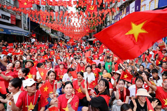 Phong bao Quốc khánh và bài học về sự gắn kết cộng đồng