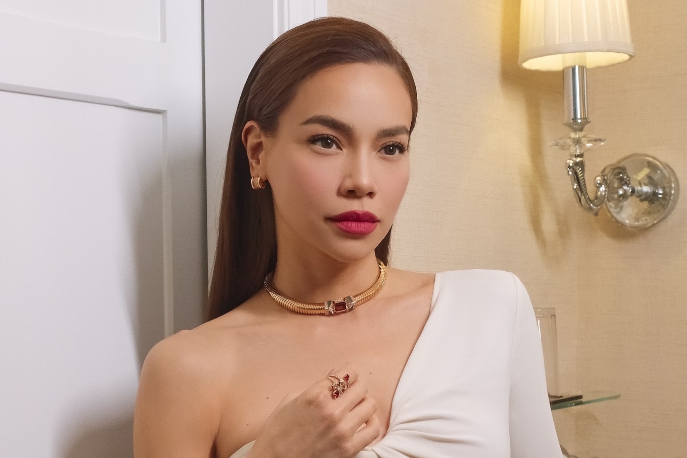 Hồ Ngọc Hà xin lỗi về việc vắng bóng tại Đại lễ 29