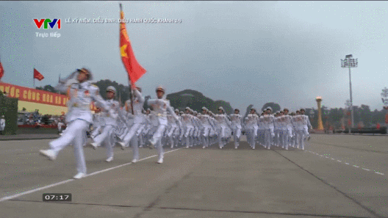 Chân dung người có loạt cú lia máy đỉnh nóc ở lễ diễu binh ngày 29 đang sốt rần rần MXH