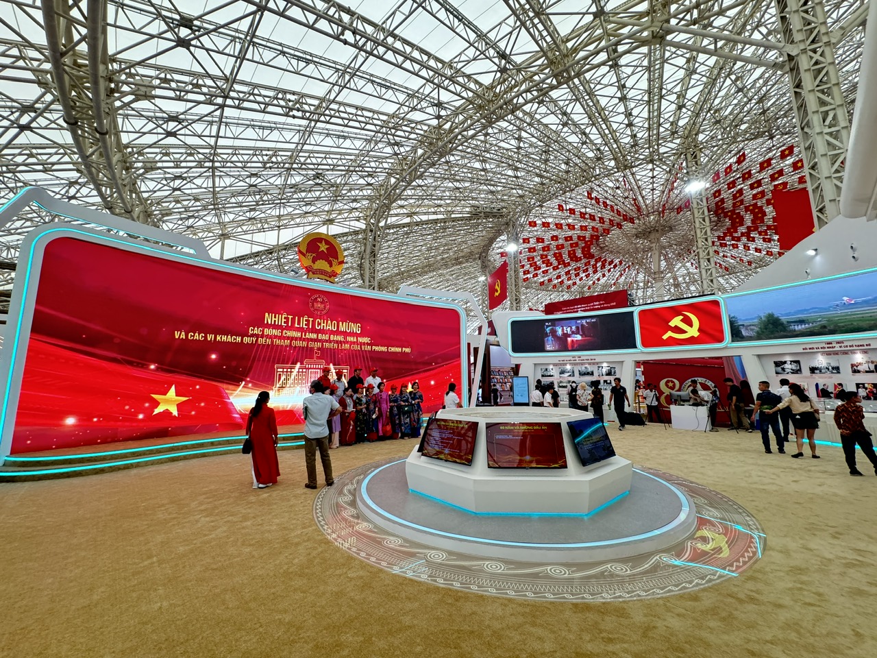 Triển lãm thành tựu Đất nước kéo dài đến 159 để phục vụ người dân và du khách