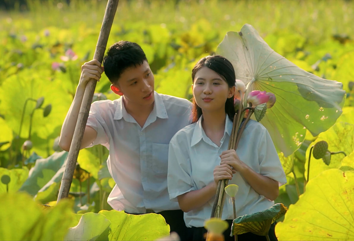 Cách Em 1 Milimet Câu chuyện tình bạn, tình yêu làng quê mộc mạc đầy hoài niệm