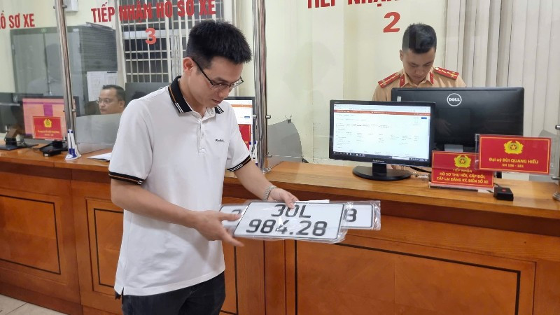 Giảm 30% lệ phí đăng ký xe, rút ngắn thời gian cấp giấy phép lái xe