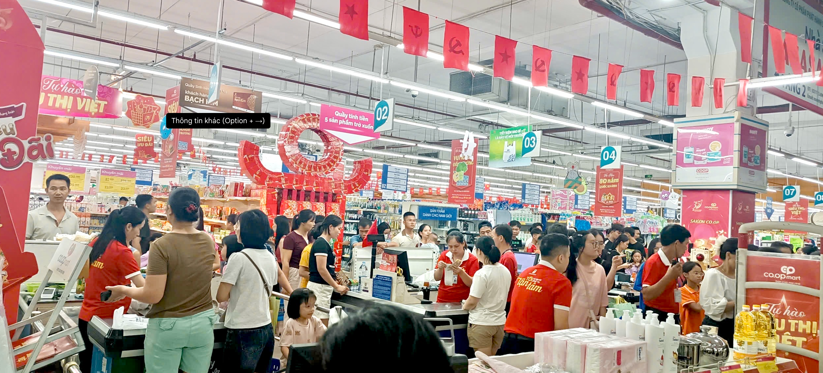 Co.opmart trao tặng hơn 10.000 hộp sữa miễn phí tiếp năng lượng cho học sinh dịp khai giảng năm học mới