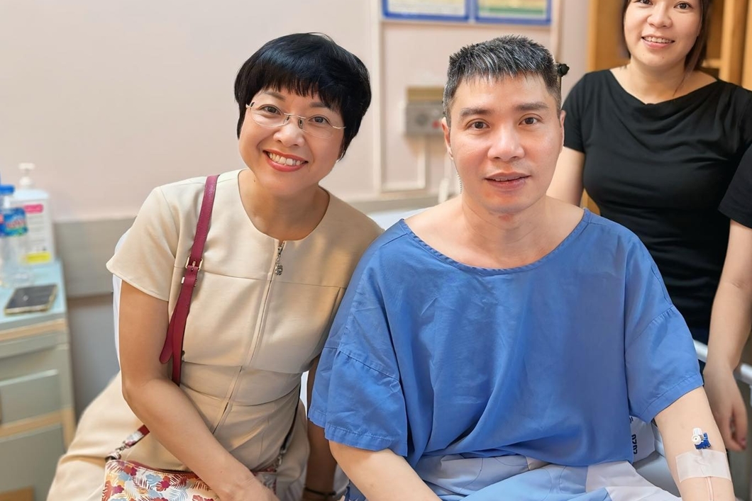 Tình hình NSND Công Lý sau khi cấp cứu, được vợ cũ Thảo Vân đến thăm