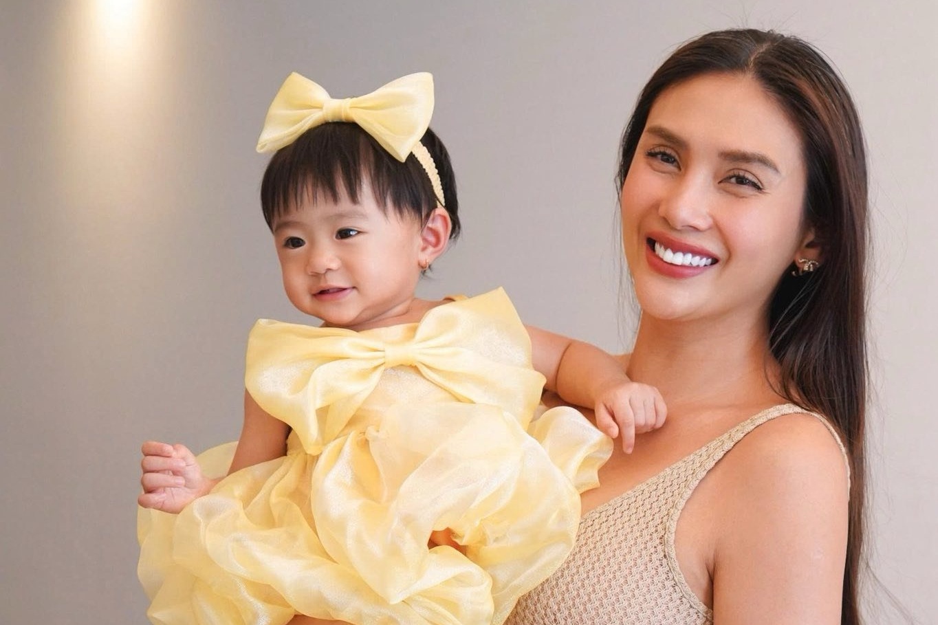 Võ Hoàng Yến tổ chức tiệc thôi nôi cho con gái, vắng bóng ông xã