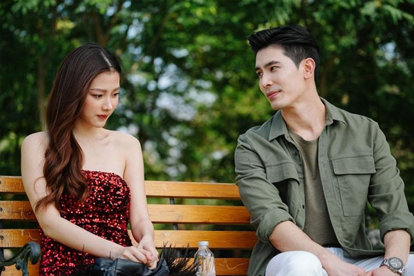 Tặng bánh Trung thu cho đối tác, tôi phát hiện bí mật động trời của chồng