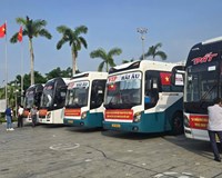 Người dân Hải Phòng phấn khởi lên chuyến xe miễn phí tham quan triển lãm A80 