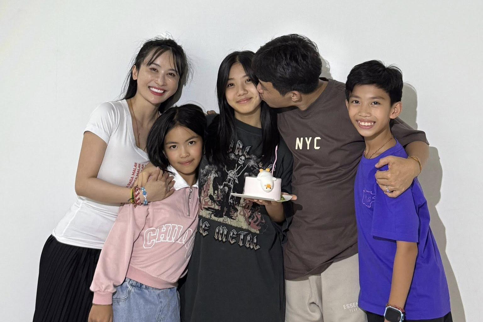 Bức ảnh hé lộ quan hệ của dì 2 Mina Phạm với các con riêng của Minh Nhựa gây xôn xao