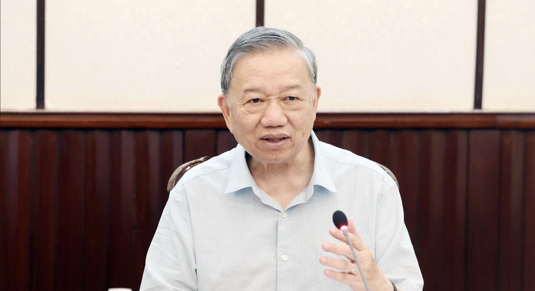 Tổng Bí thư Tô Lâm Không thể chậm trễ việc thống nhất một bộ sách giáo khoa toàn quốc