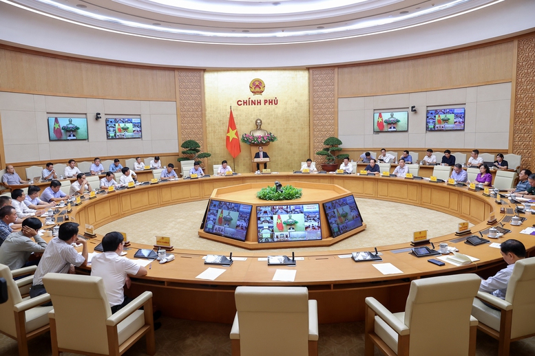 Phải vượt mục tiêu 3.000 km cao tốc và 1.700 km đường ven biển