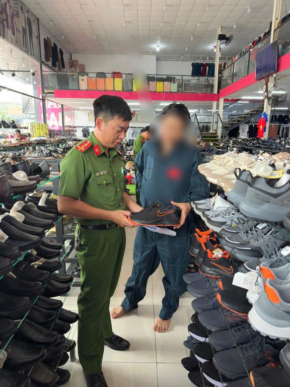 Đồng Nai Phát hiện 2 cơ sở kinh doanh bày bán hàng hóa không nguồn gốc