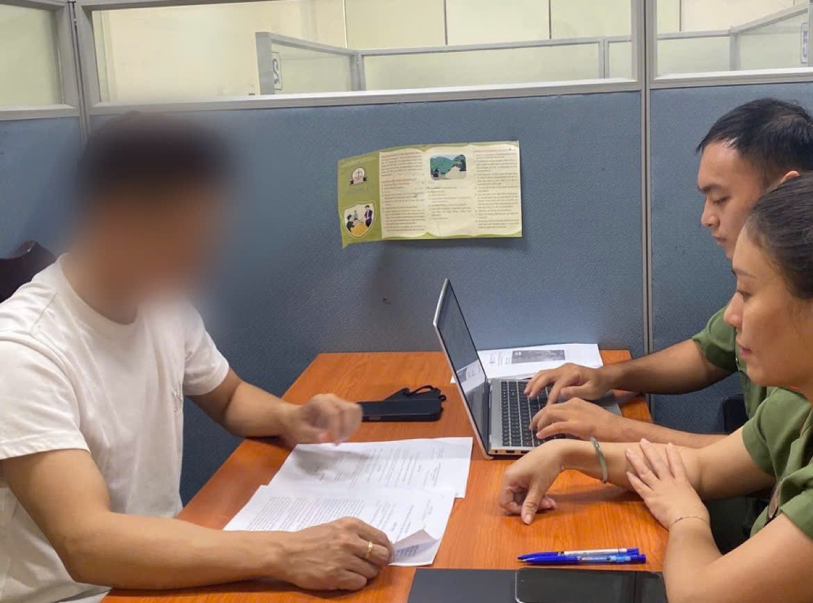 Độ Mixi bị công an mời lên làm việc sau khi lộ hình ảnh hút shisha ở quán bar