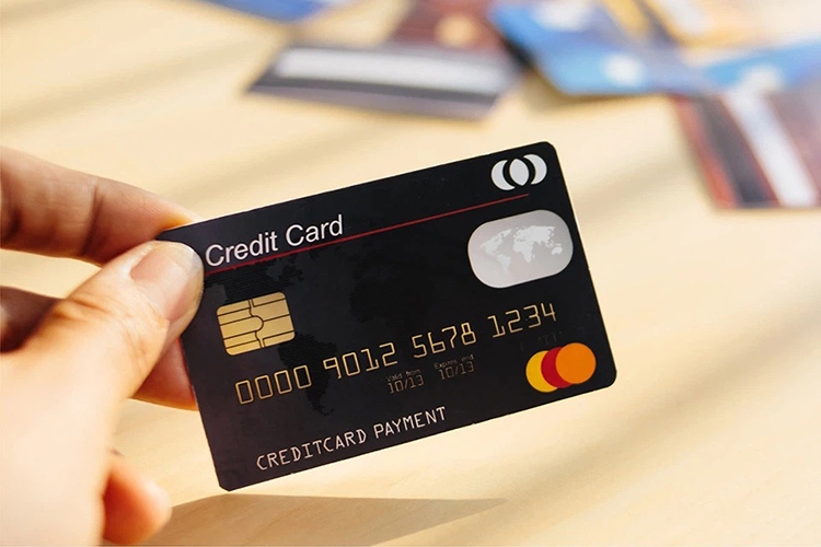 Có cần khóa thẻ tín dụng sau sự cố lộ dữ liệu của Trung tâm Thông tin tín dụng quốc gia