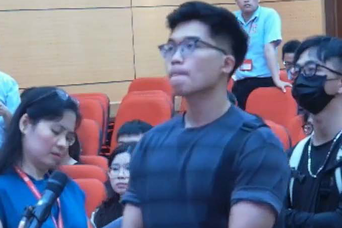 Xuất hiện bác sĩ nội trú giao diện soái ca, học cực đỉnh khiến netizen lùng sục thông tin