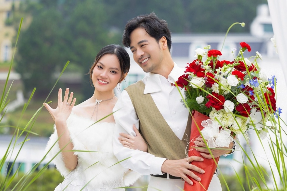 Nam diễn viên Vbiz vừa cầu hôn bạn gái kém 16 tuổi, có khối tài sản chục tỷ là ai